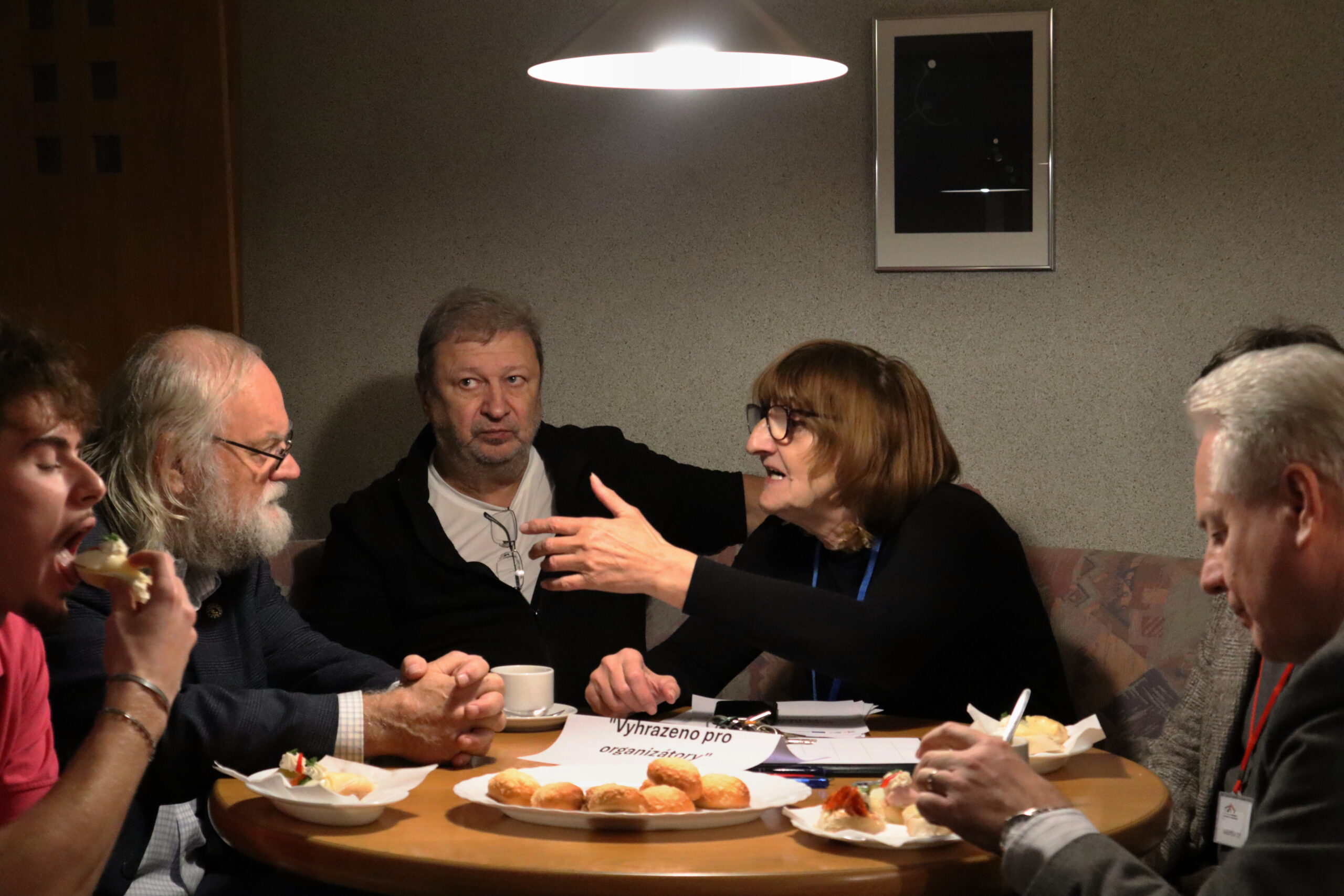 Brněnská konference přinesla revoluci ve výuce kyberbezpečnosti - Junior Centrum Excelence kybernetické bezpečnosti