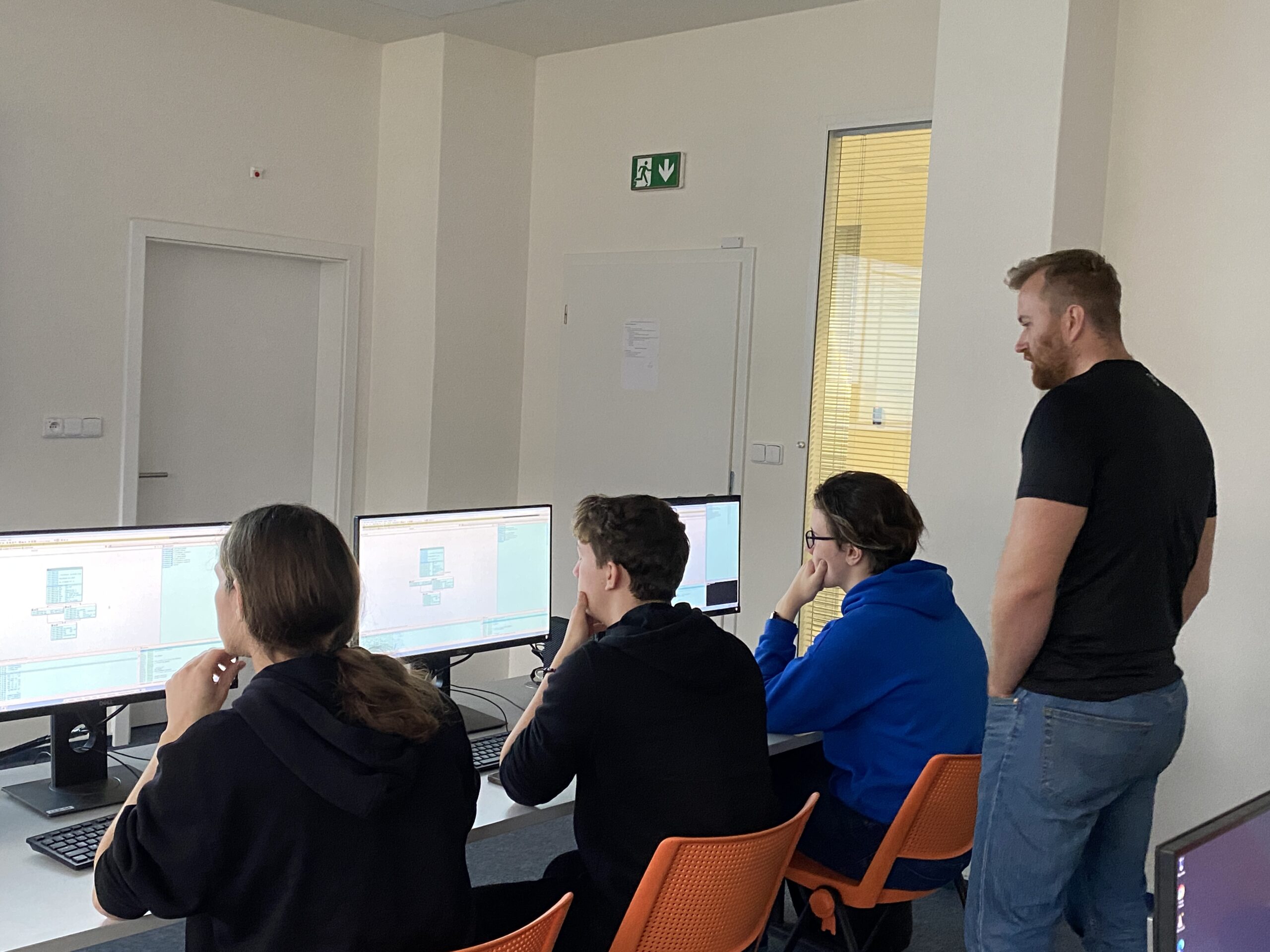Studenti se naučili odhalit virus a analyzovat škodlivé kódy - Junior Centrum Excelence kybernetické bezpečnosti